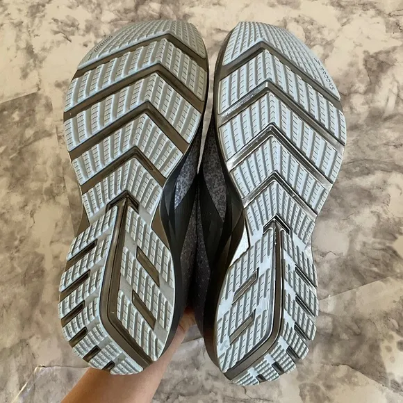 Brooks Womens Levitate 3